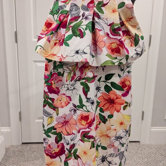 Gorgeous Floral Corset XXS and Pencil skirt XS set from GUESS - Picture 6 of 15